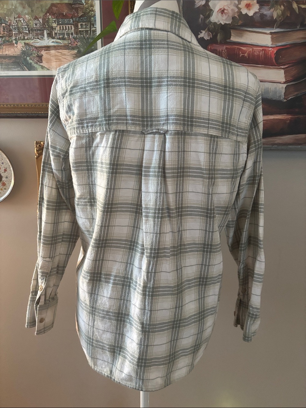 American Eagle Outfitters Green and Cream Plaid Button-Down Shirt - Picture 4 of 6